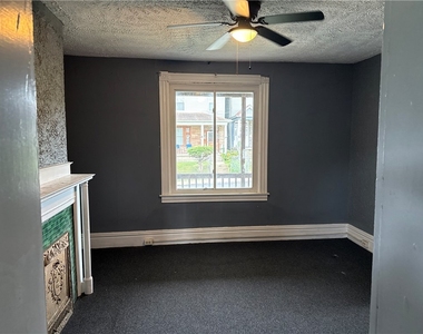 1703 Bailie Ave - Photo Thumbnail 2