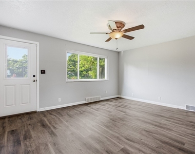1630 Old Brodhead Rd - Photo Thumbnail 2