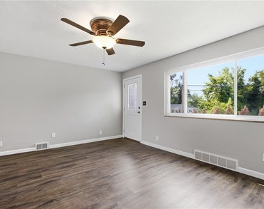 1630 Old Brodhead Rd - Photo Thumbnail 4