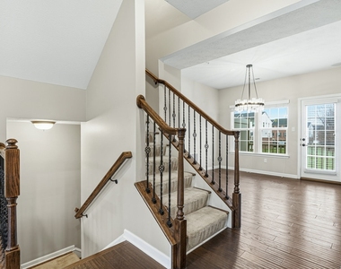1204 Pointe View Drive - Photo Thumbnail 6