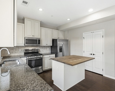 1204 Pointe View Drive - Photo Thumbnail 15