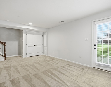 1204 Pointe View Drive - Photo Thumbnail 3