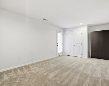 1204 Pointe View Drive - Photo Thumbnail 4