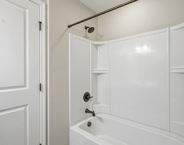1204 Pointe View Drive - Photo Thumbnail 20