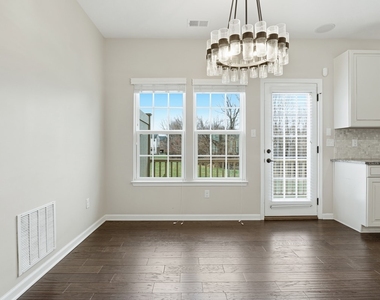 1204 Pointe View Drive - Photo Thumbnail 12
