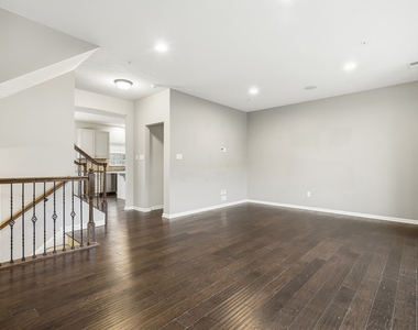 1204 Pointe View Drive - Photo Thumbnail 7