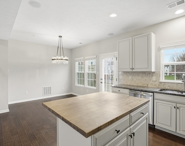 1204 Pointe View Drive - Photo Thumbnail 17