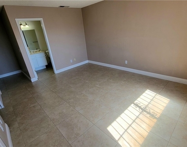 1843 Camino Verde Lane - Photo Thumbnail 8