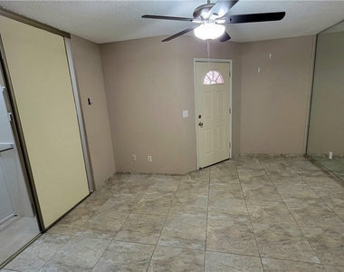 1843 Camino Verde Lane - Photo Thumbnail 7