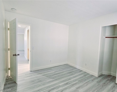 9833 Santa Ponsa Court - Photo Thumbnail 23