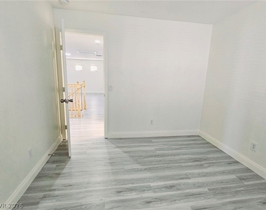 9833 Santa Ponsa Court - Photo Thumbnail 24