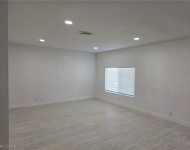 3175 Palmdale Street - Photo Thumbnail 2