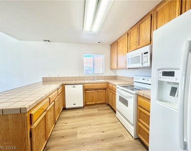 460 Comstock Street - Photo Thumbnail 5