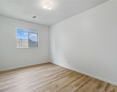 4732 Lakestream Avenue - Photo Thumbnail 15