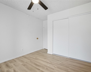 4732 Lakestream Avenue - Photo Thumbnail 18