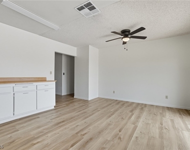 4732 Lakestream Avenue - Photo Thumbnail 5