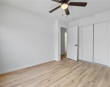 4732 Lakestream Avenue - Photo Thumbnail 14