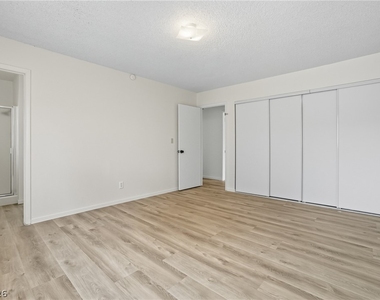 4732 Lakestream Avenue - Photo Thumbnail 10