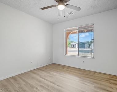 4732 Lakestream Avenue - Photo Thumbnail 17