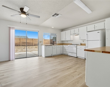 4732 Lakestream Avenue - Photo Thumbnail 2
