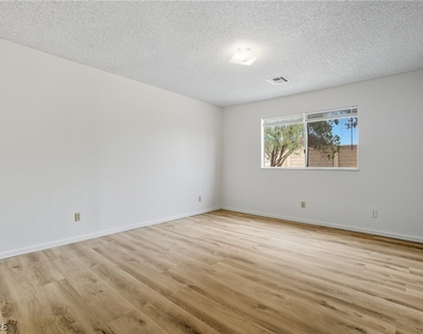 4732 Lakestream Avenue - Photo Thumbnail 9