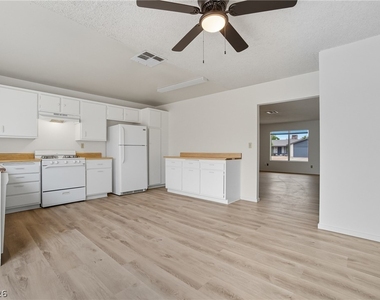 4732 Lakestream Avenue - Photo Thumbnail 3