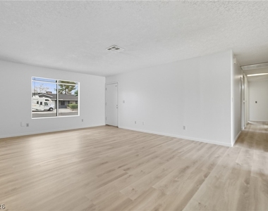 4732 Lakestream Avenue - Photo Thumbnail 8