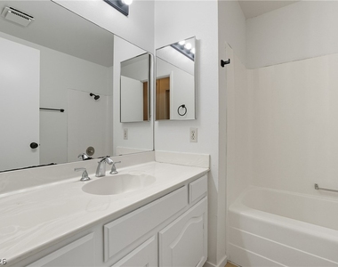 4732 Lakestream Avenue - Photo Thumbnail 12
