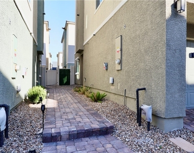 6888 Prairie Pearl Street - Photo Thumbnail 2