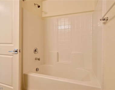 6888 Prairie Pearl Street - Photo Thumbnail 24