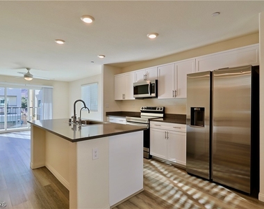 6888 Prairie Pearl Street - Photo Thumbnail 7