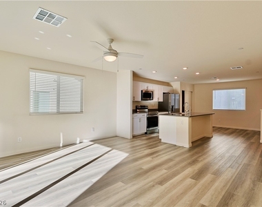 6888 Prairie Pearl Street - Photo Thumbnail 13