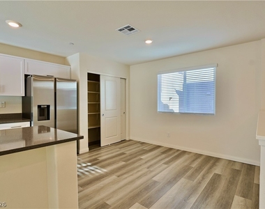 6888 Prairie Pearl Street - Photo Thumbnail 10
