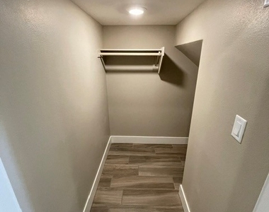 10971 Limeslice Avenue - Photo Thumbnail 8