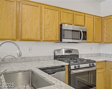 5948 Sakhalin Avenue - Photo Thumbnail 16