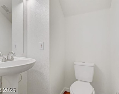 5948 Sakhalin Avenue - Photo Thumbnail 6