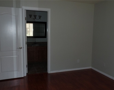 7200 Pirates Cove - Photo Thumbnail 10