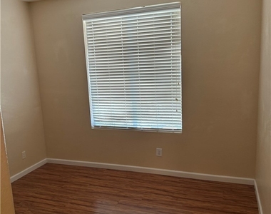 1612 Remembrance Hill Street - Photo Thumbnail 7