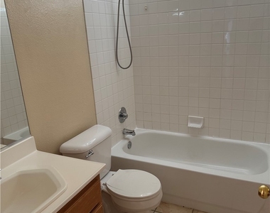 1612 Remembrance Hill Street - Photo Thumbnail 6