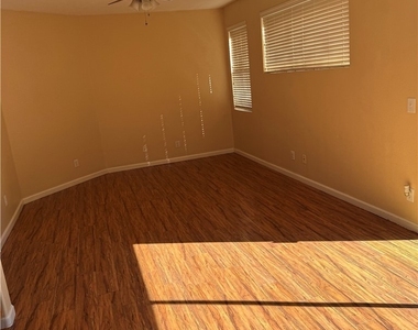1612 Remembrance Hill Street - Photo Thumbnail 2