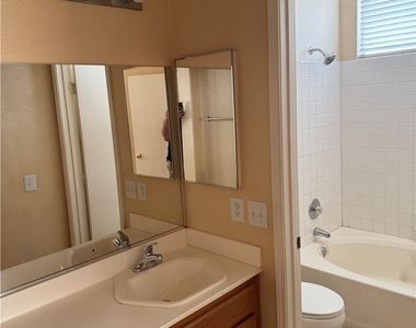 1612 Remembrance Hill Street - Photo Thumbnail 4