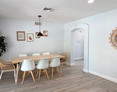 7488 Walnut Creek Drive - Photo Thumbnail 6