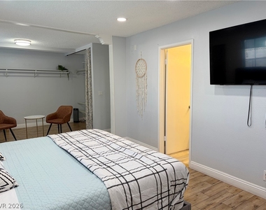 7488 Walnut Creek Drive - Photo Thumbnail 23