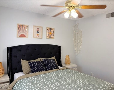 7488 Walnut Creek Drive - Photo Thumbnail 17