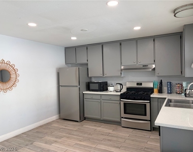 7488 Walnut Creek Drive - Photo Thumbnail 7