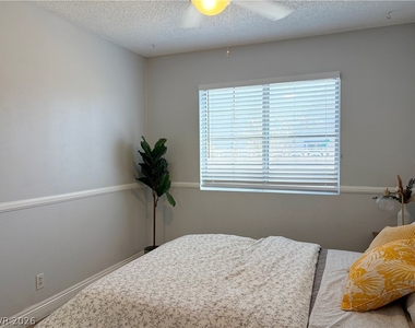 7488 Walnut Creek Drive - Photo Thumbnail 13