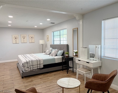 7488 Walnut Creek Drive - Photo Thumbnail 20