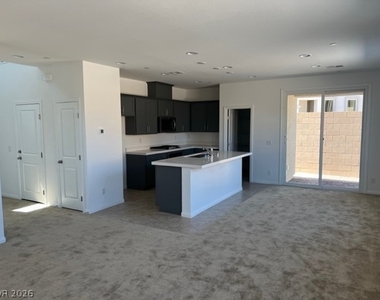 10440 Bagg Avenue - Photo Thumbnail 3