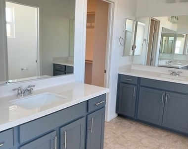 10440 Bagg Avenue - Photo Thumbnail 15