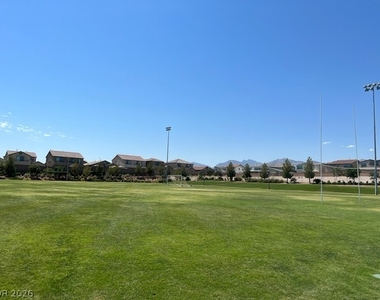 10440 Bagg Avenue - Photo Thumbnail 17